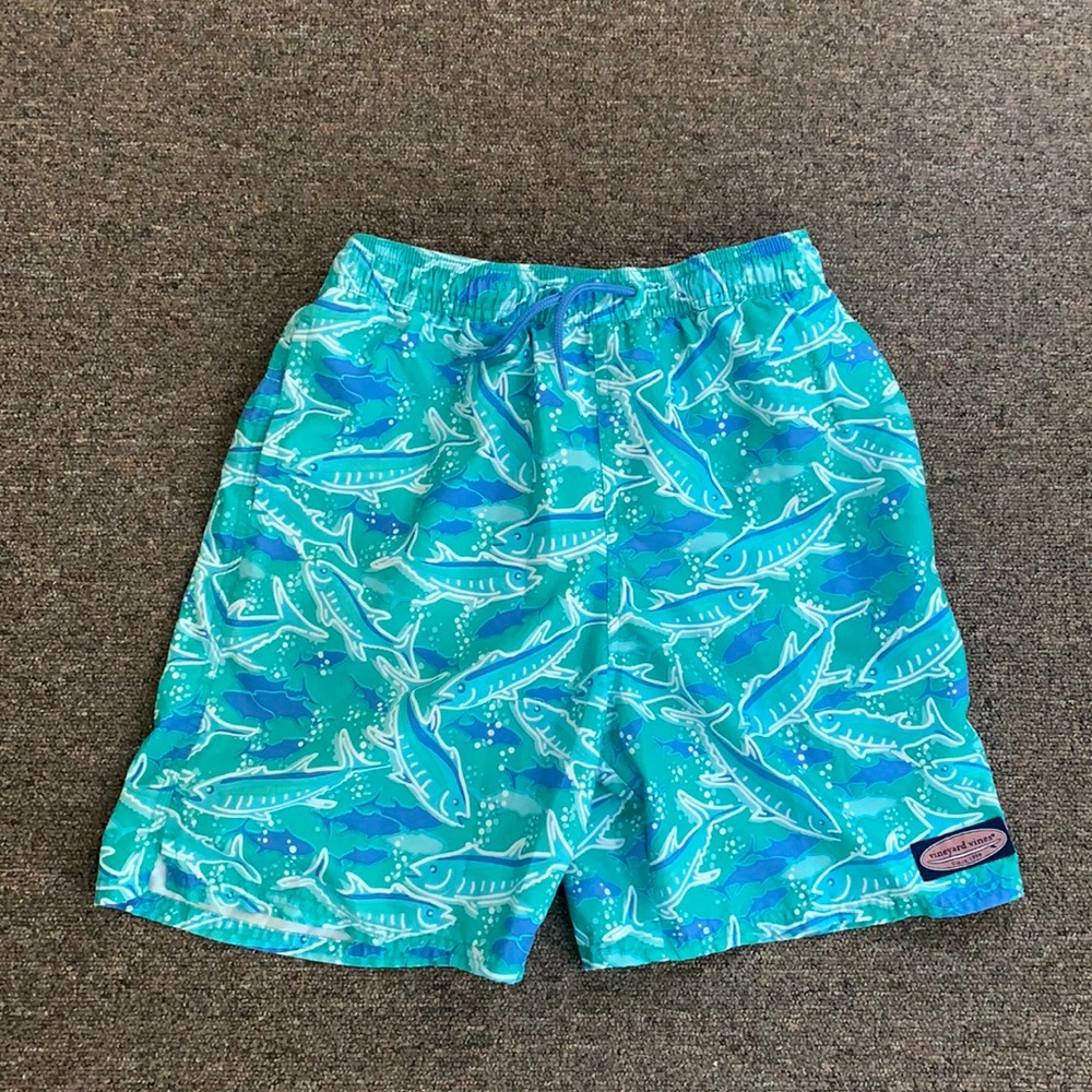 vineyard vines swim trunks